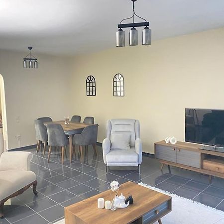 Comfy - Spacious Flat On The Kadikoey Seaside Leilighet Istanbul Eksteriør bilde