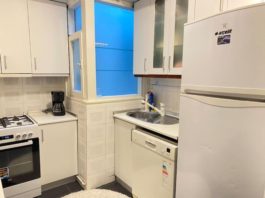 Comfy - Spacious Flat On The Kadikoey Seaside Leilighet Istanbul Eksteriør bilde