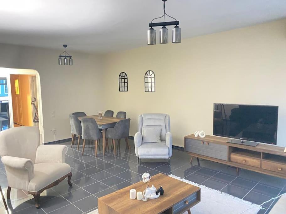 Comfy - Spacious Flat On The Kadikoey Seaside Leilighet Istanbul Eksteriør bilde