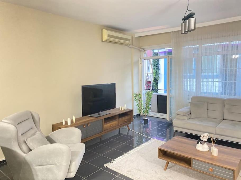 Comfy - Spacious Flat On The Kadikoey Seaside Leilighet Istanbul Eksteriør bilde