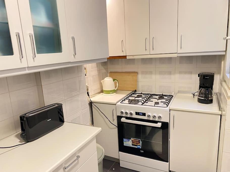 Comfy - Spacious Flat On The Kadikoey Seaside Leilighet Istanbul Eksteriør bilde