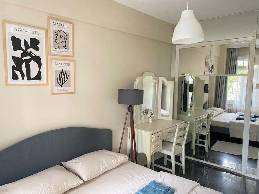 Comfy - Spacious Flat On The Kadikoey Seaside Leilighet Istanbul Eksteriør bilde